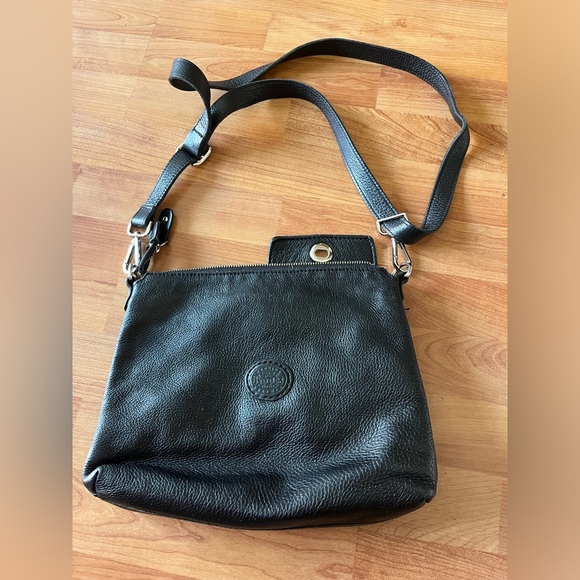 Roots VINTAGE shoulder bag 9 x 12 inches (great condition) - Picture 2 of 11